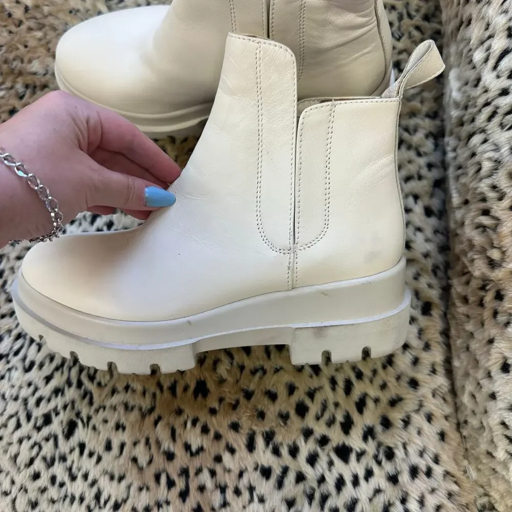 La Canadienne Kash Pull On Lug Sole Booties Off White Leather 36.5